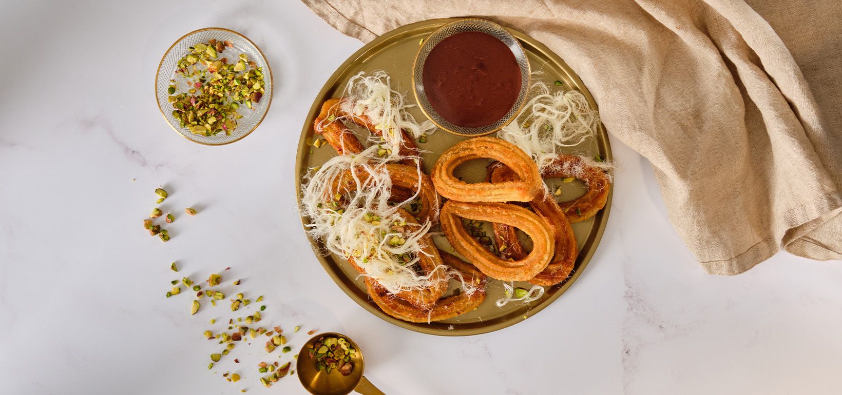 Churros s hořkou čokoládou, pismaniye a pistáciemi