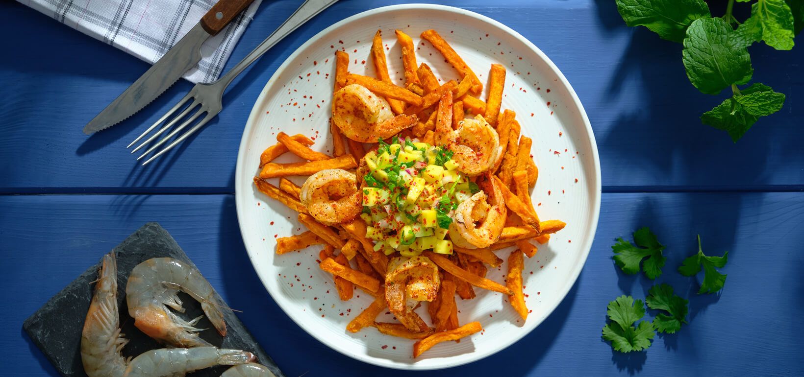 AVIKO Sweet potato fries s krevetami a mango-mučenka-chilli salsou