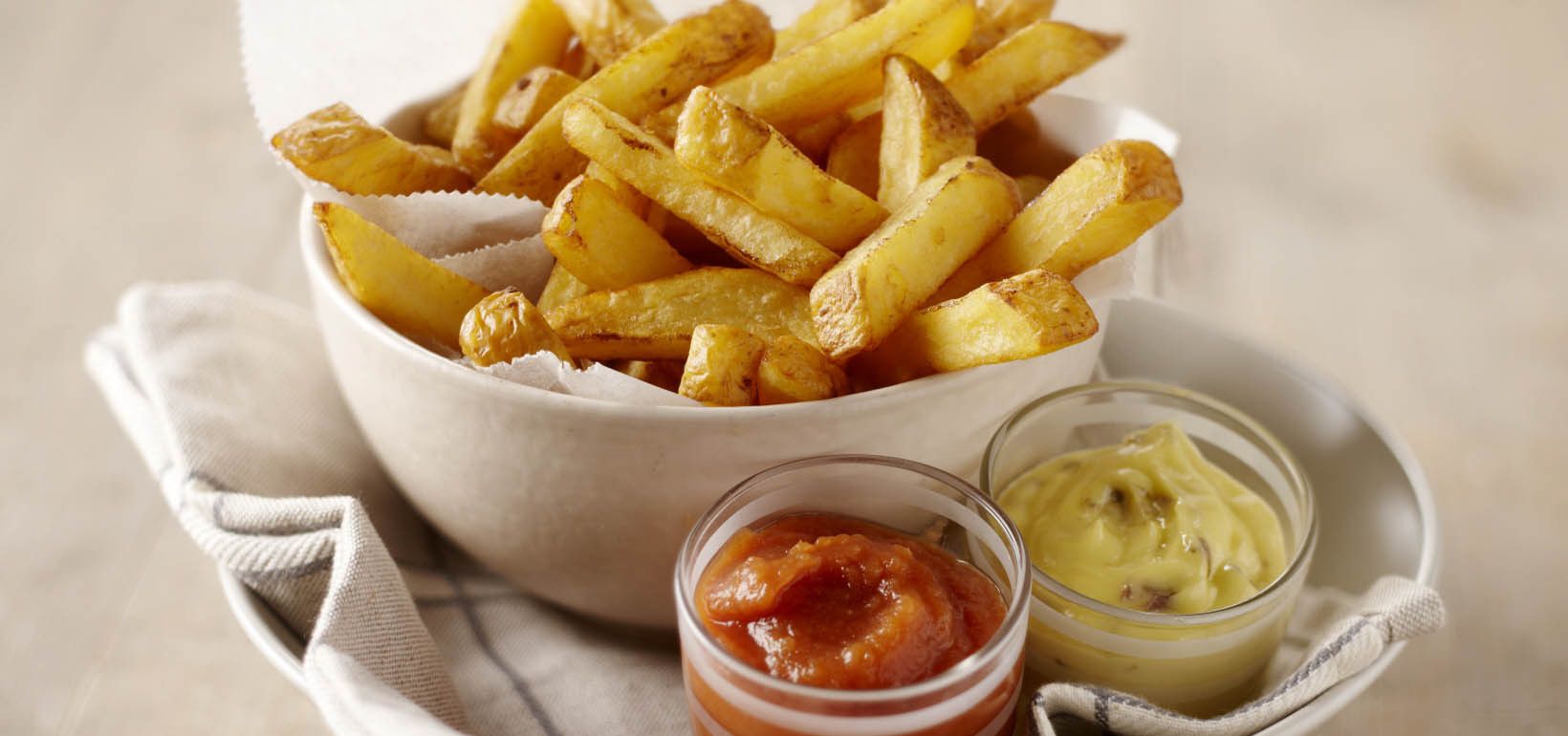 Mama's fries hranolky s domácím kečupem a ančovičkovou majonézou