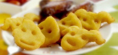 Bramborové tvářičky s kuřecími křídly a omáčkou BBQ