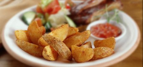 Žebírka s pikantními americkými bramborami a salsou