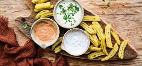 Aviko Wavy Blends vlnkované hranolky s příchutí česneku a bylinek se třemi dipy 