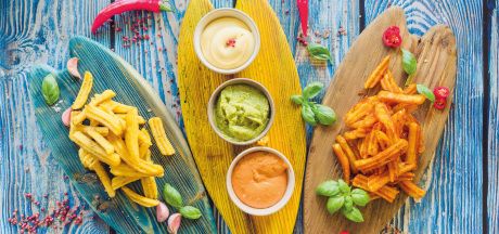 Aviko Wavy Blends vroubkované hranolky s příchutí česneku a bylinek se tříbarevným dipem